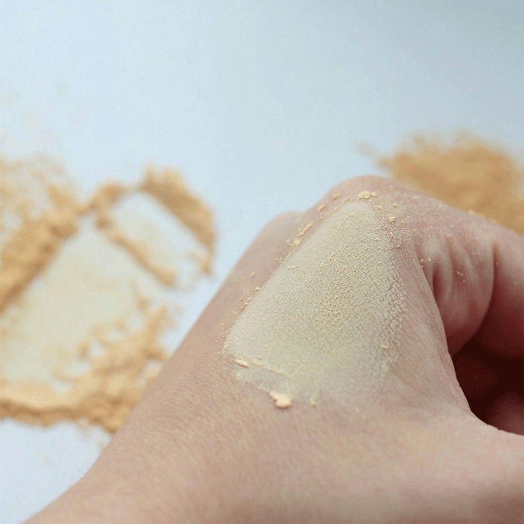Makeup Revolution Baking Powder - Banana (42gm)